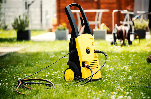 Best Pool Deck Cleaning  in Rossvle, IL